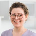 Portrait von Cécile unserer zahnmedizinischen Fachangestellten