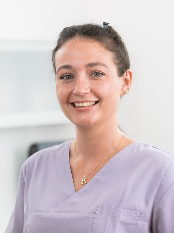 Porträt der zahnmedizinischen Fachangestellten Katharina Villanueva