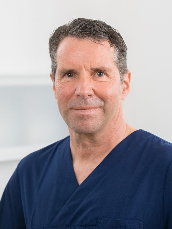 Porträt von Zahnarzt Dr. Ricco Werner bei Zahnmedizin Eppendorf